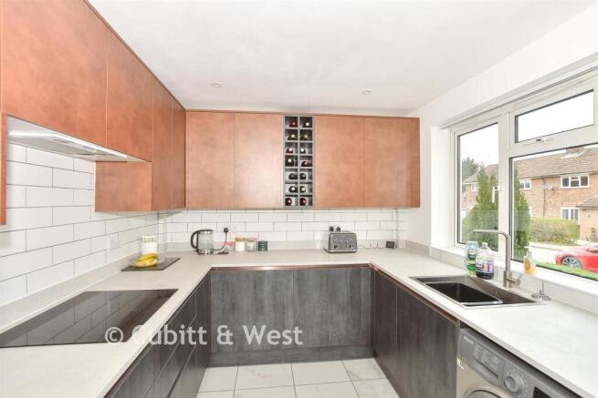 The Pasture, Pound Hill, Crawley, West Sussex photo 4