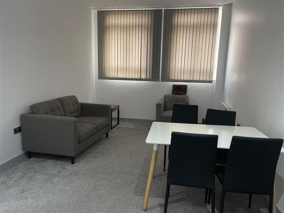 2 bed Apartment to rent Image 6