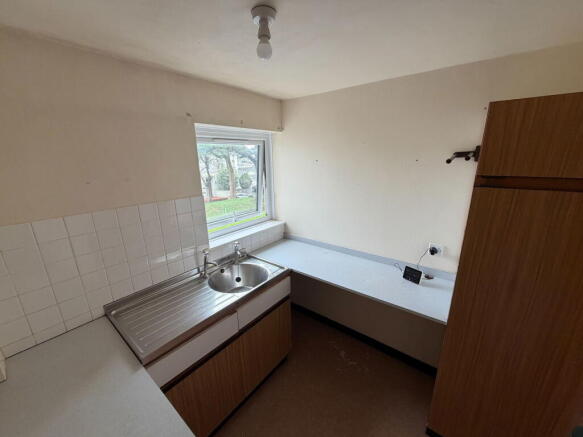 34 Waldon Point St. Lukes Road South, Torquay, Devon, TQ2 5YE photo 4