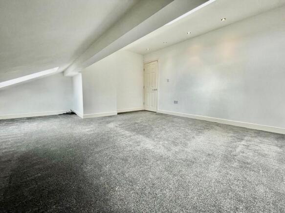 2 bed Apartment to rent Image 7
