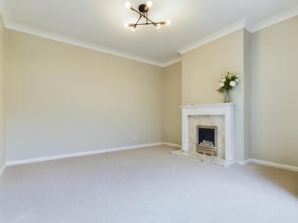 2 bed Semi-Detached to rent Image 4