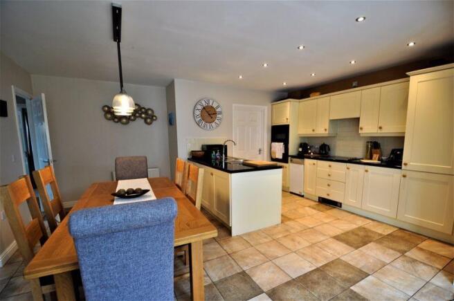 Kitchen / Dini...