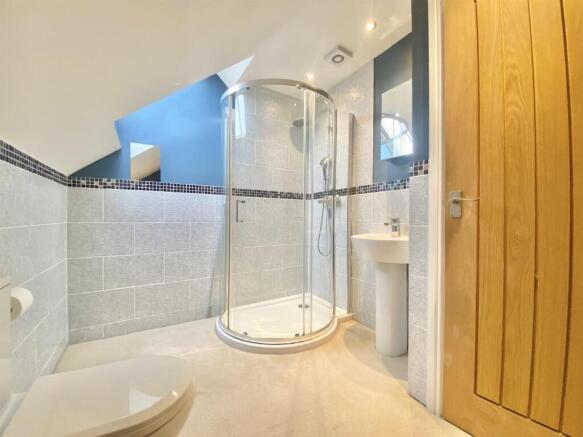 4 bed Detached for sale Image 10