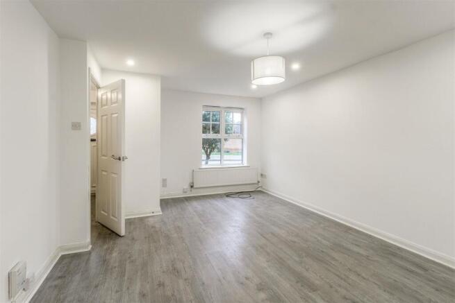 Cotswold Drive living