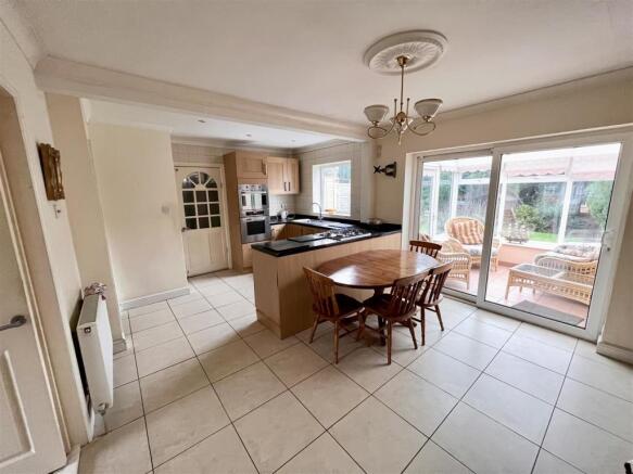 KITCHEN DINER