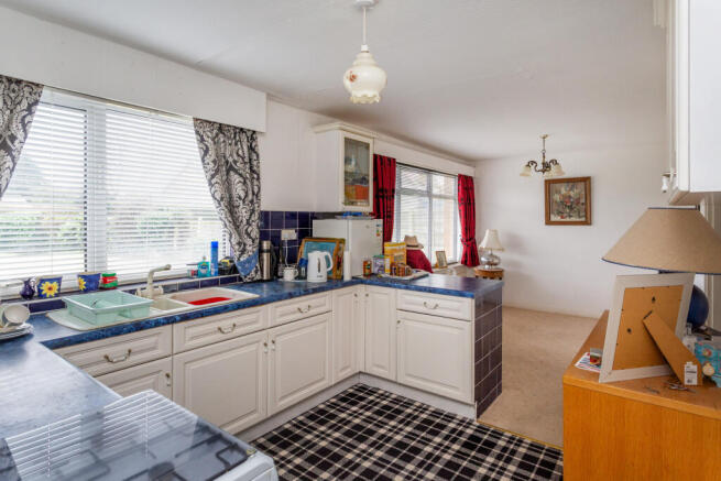 Kitchen Diner b