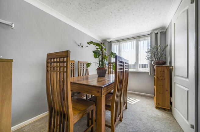 Diner/Bedroom 5