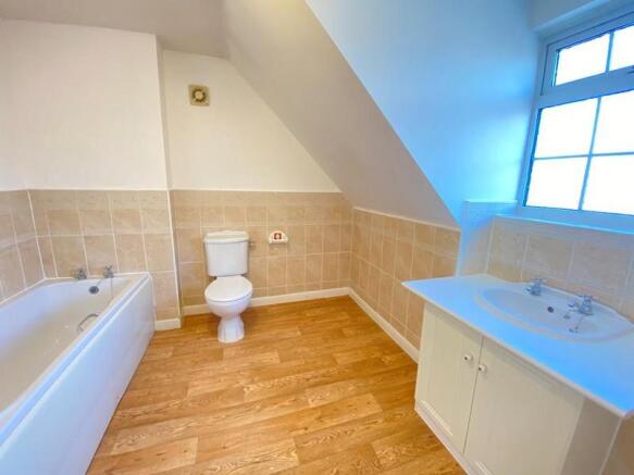 Ensuite Bath And Shower Room