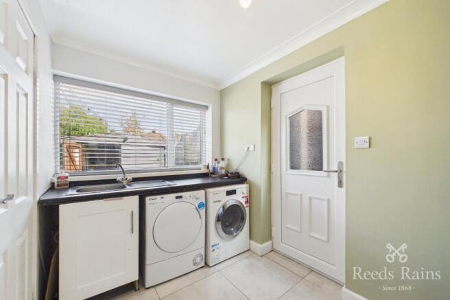 4 bed Semi-Detached for sale Image 9