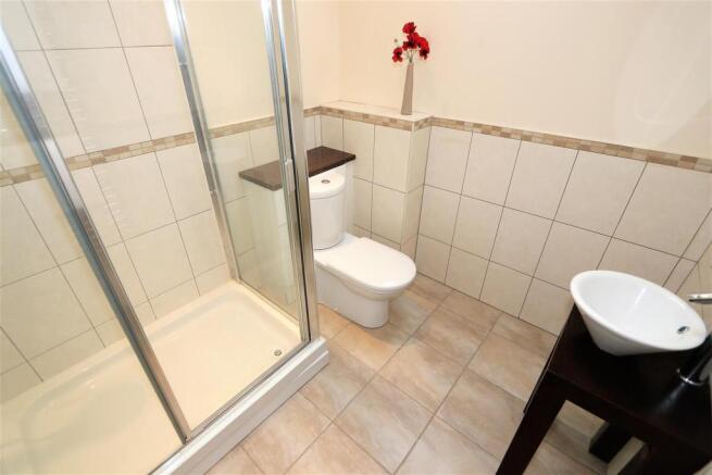 EN SUITE SHOWER ROOM