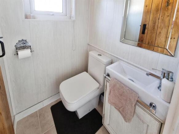 Cloakroom/wc