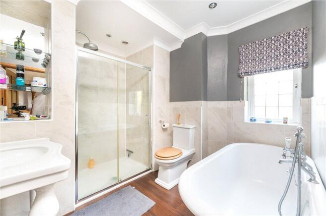 5 bed Detached for sale Image 10