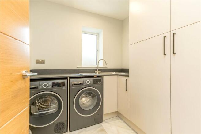 4 bed House for sale Image 9