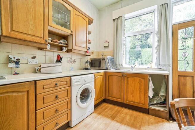 5 bed Semi-Detached for sale Image 6
