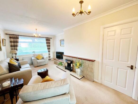 Lounge pic 3.jpg