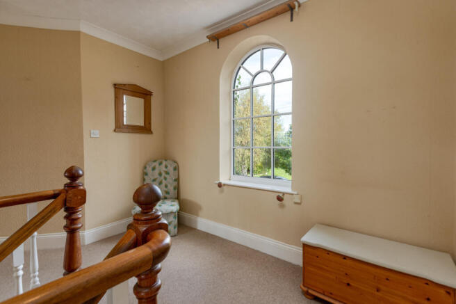 5 bed Detached for sale Image 11
