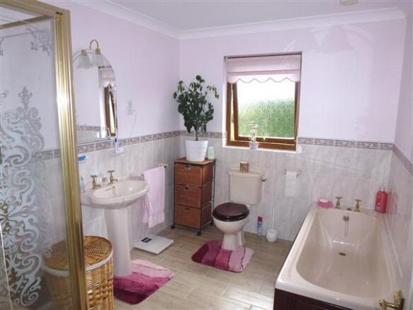 MAIN BATHROOM