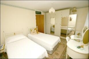 Bedroom 1 Photo 2