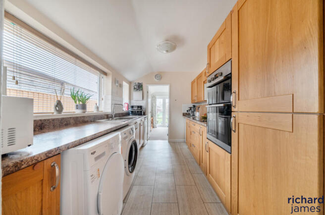 58a210608088456b93ec956fc942a708