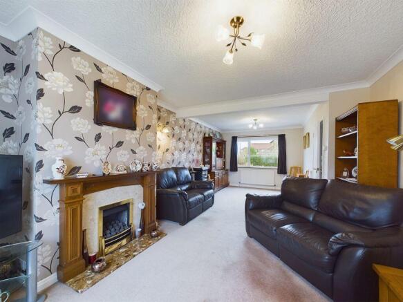 4 bed Semi-Detached for sale Image 5