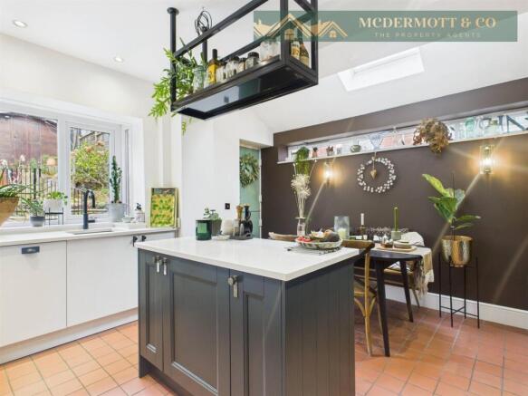 Kitchen / Dining area