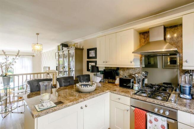 Kitchen/ Dining Room