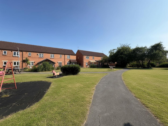 3 bed Terraced for sale Image 11