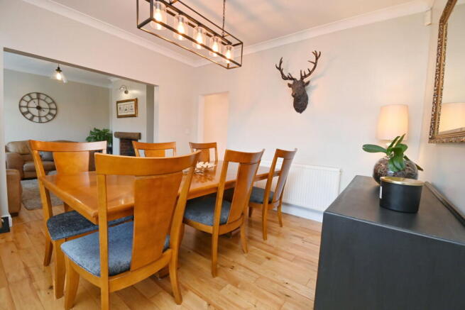 5 bed Detached for sale Image 9