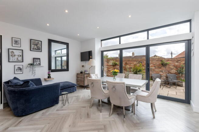 3 bed Terraced for sale Image 9