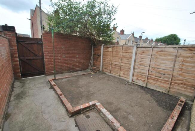 2 bed Terraced for sale Image 6