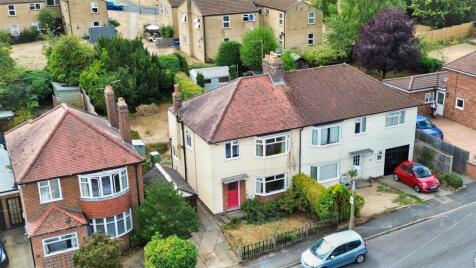 Queens Walk, Stamford