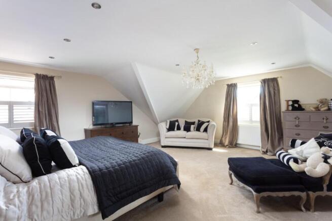 4 bed Detached for sale Image 11
