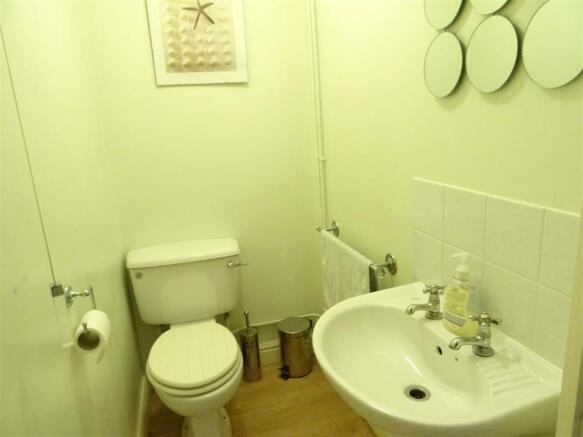 Cloakroom/Wc