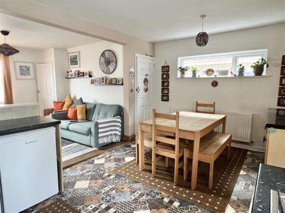 Kitchen/Dining Area