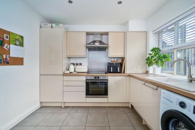 3 bed Semi-Detached for sale Image 8