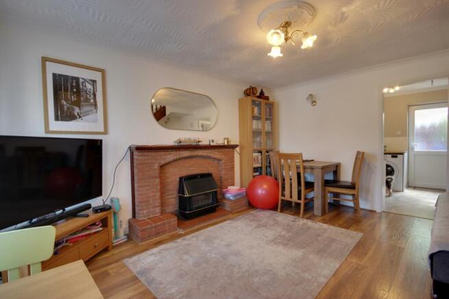 2 bed End of Terrace to rent Image 4