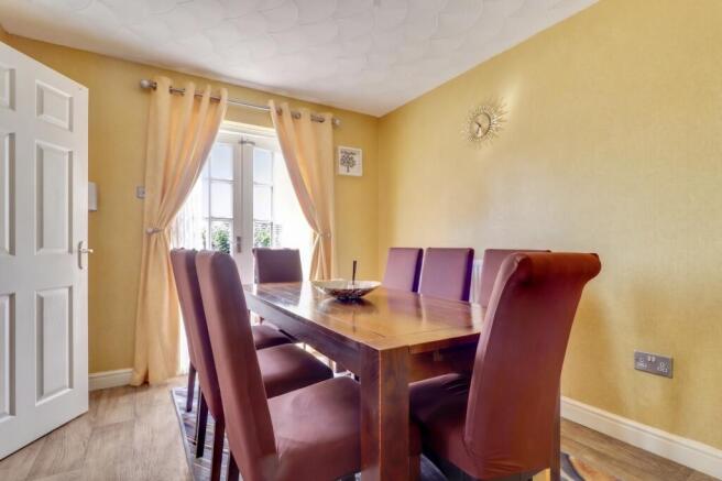 4 bed Detached for sale Image 3