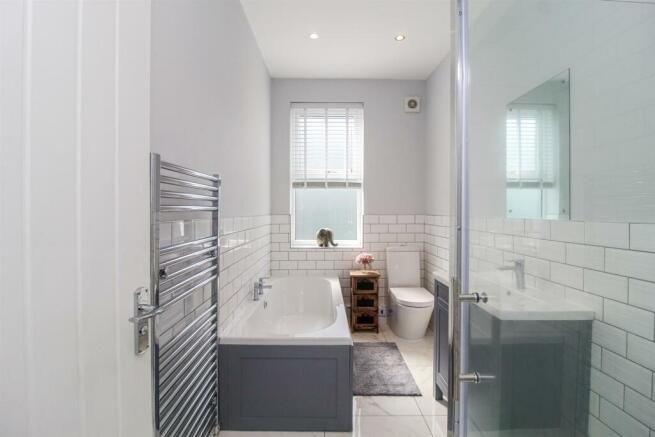 BATHROOM/W.C.
