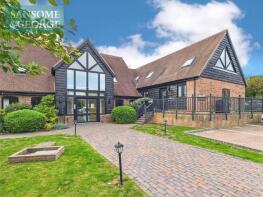 2 Middle Barn, Minchens Court, Minchens Lane, Tadley RG26 5BH