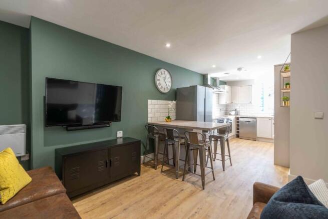 Flat 1, 123 Walter Road Living room 1