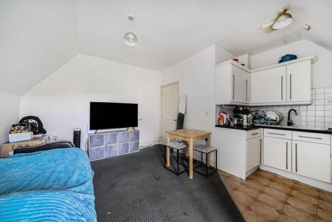 1303449-7-6841bb7...