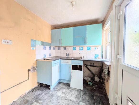 Hainault Road, Chadwell Heath, Barking And Dagenham photo 4