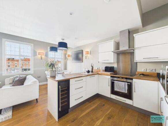 2 bed Apartment to rent Image 8