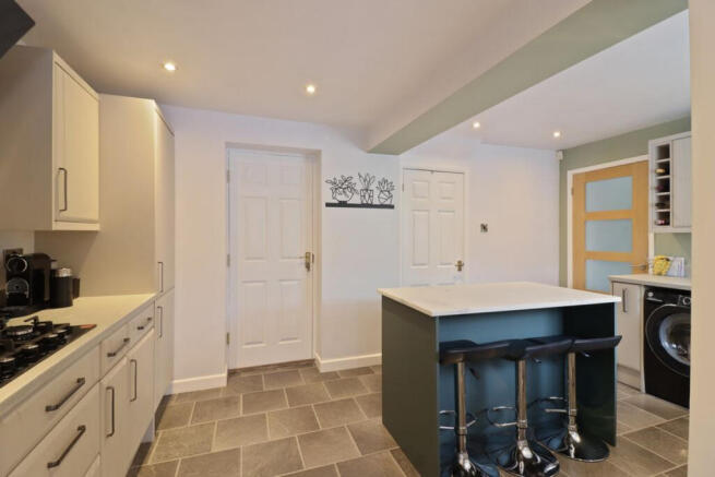 4 bed Detached for sale in aston