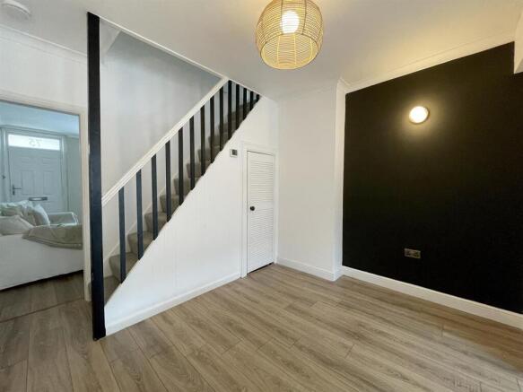 3 bed Terraced to rent Image 6