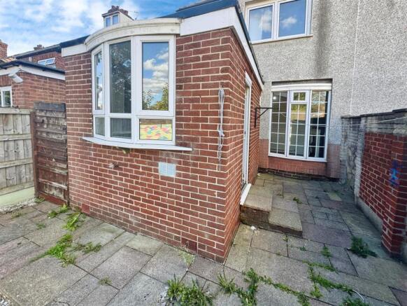 3 bed Semi-Detached to rent Image 9