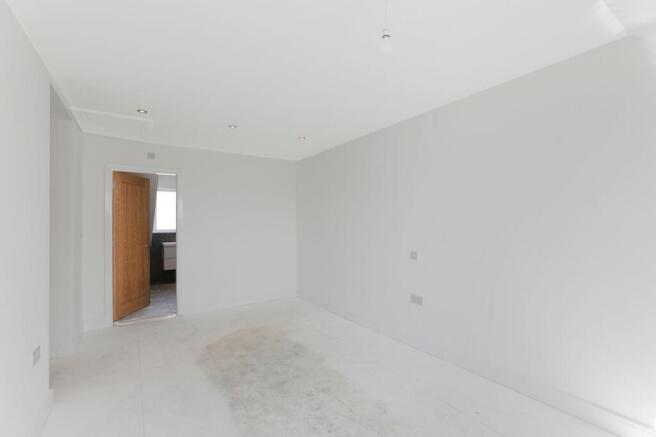 4 bed Detached for sale Image 6
