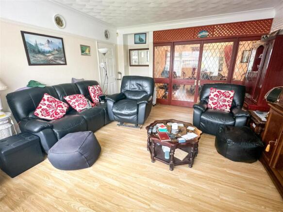 ALTERNATE VIEW OF LOUNGE