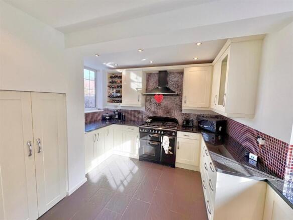 Kitchen 2.jpg