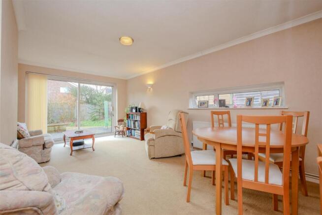 Lounge/Dining Room